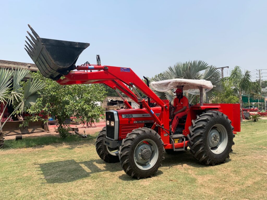 The Usage Process of Front End Loader For Tractor On A Farm